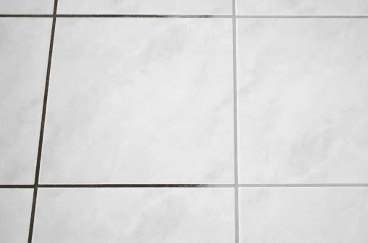 Come si fa a pulire le piastrelle del bagno e della cucina? Il vapore come soluzione ecologica