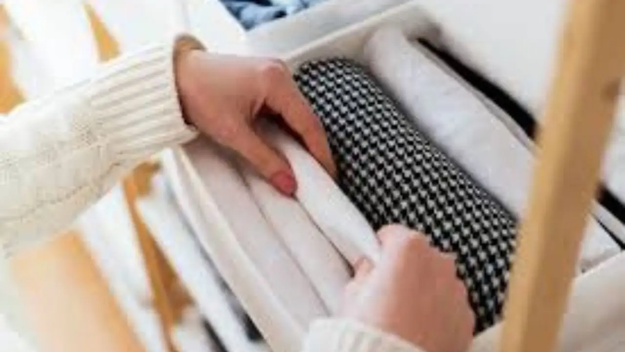 Come fare il cambio di stagione nell’armadio velocemente? Il metodo giapponese per ordinare tutto in un’ora